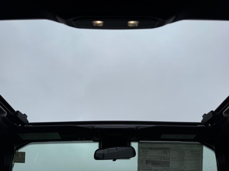 Jeep Wrangler Vehicle Full-screen Gallery Image 13