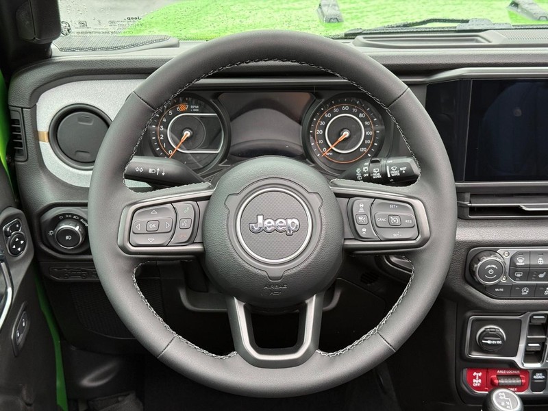 Jeep Wrangler Vehicle Full-screen Gallery Image 15