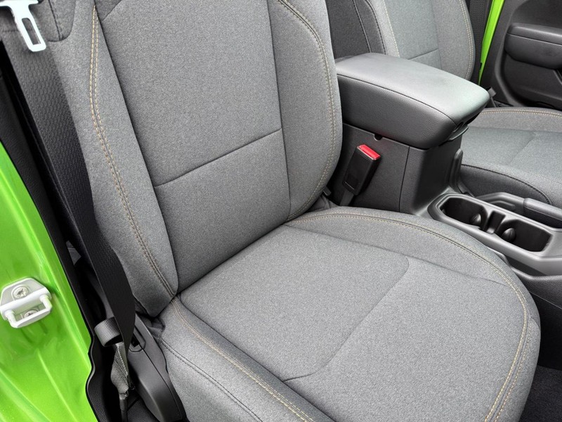 Jeep Wrangler Vehicle Full-screen Gallery Image 17