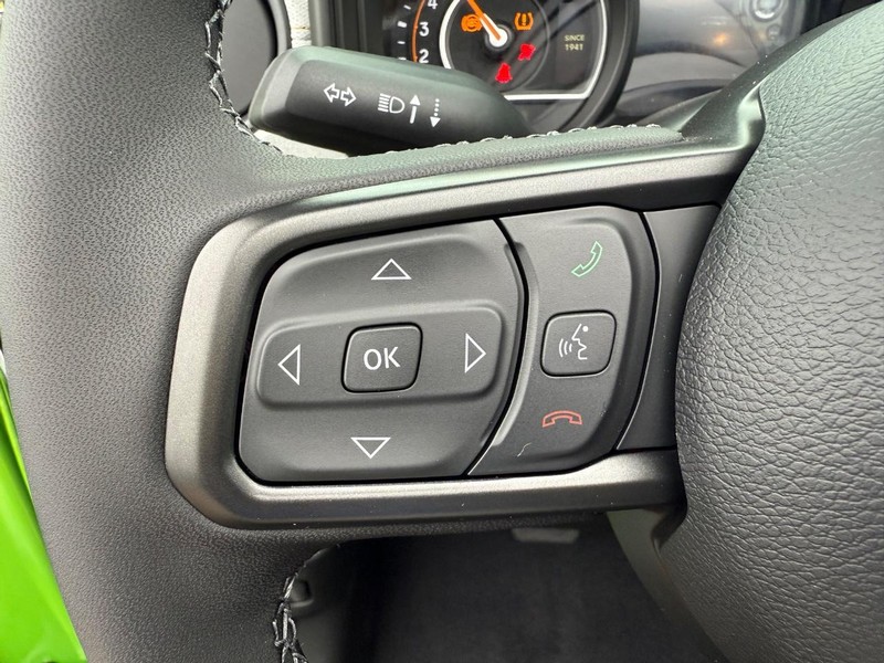 Jeep Wrangler Vehicle Full-screen Gallery Image 21