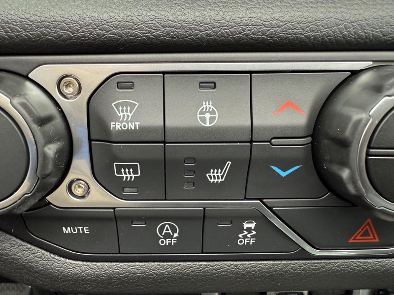 Jeep Wrangler Vehicle Full-screen Gallery Image 24