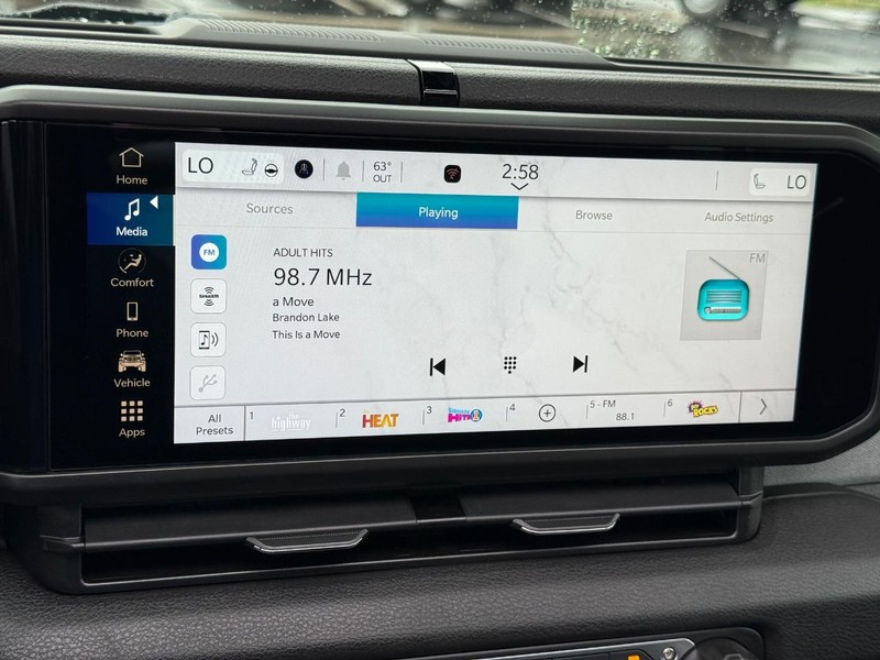 Jeep Wrangler Vehicle Full-screen Gallery Image 25