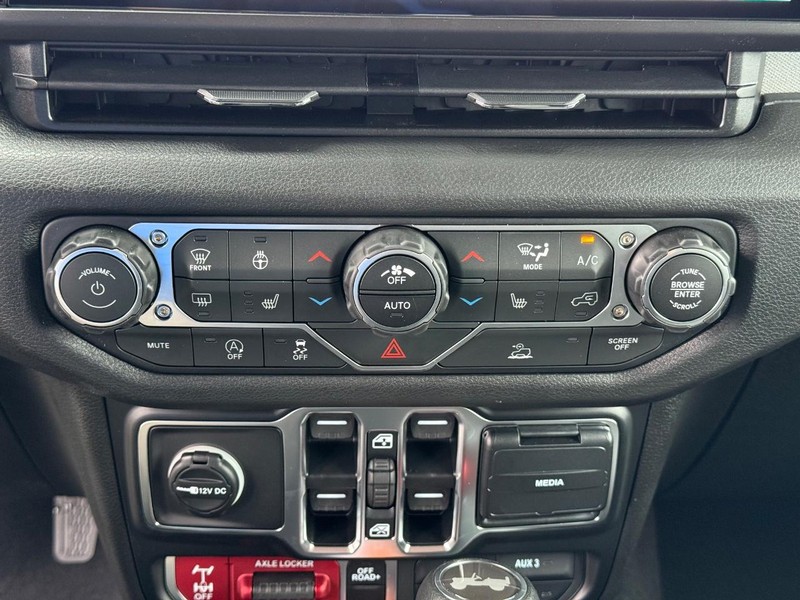 Jeep Wrangler Vehicle Full-screen Gallery Image 27