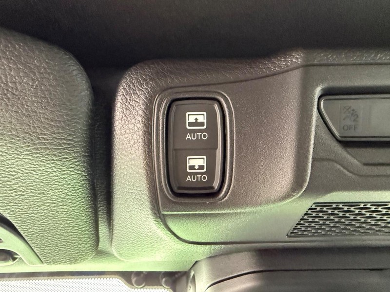 Jeep Wrangler Vehicle Full-screen Gallery Image 30