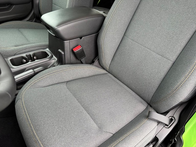 Jeep Wrangler Vehicle Full-screen Gallery Image 33