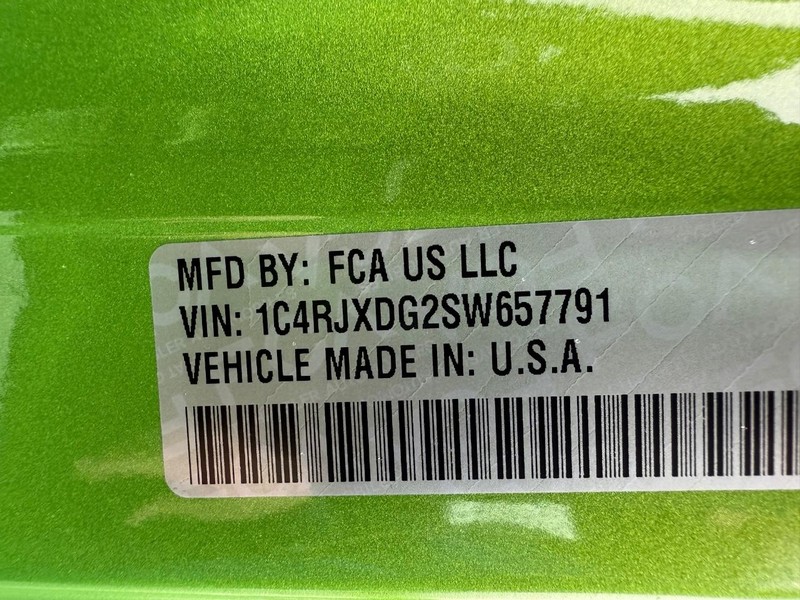 Jeep Wrangler Vehicle Full-screen Gallery Image 34