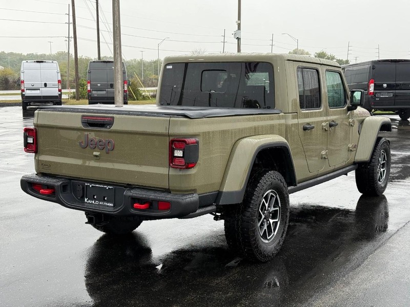 Jeep Gladiator Vehicle Full-screen Gallery Image 3