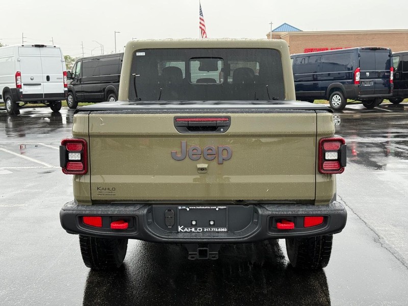 Jeep Gladiator Vehicle Full-screen Gallery Image 4