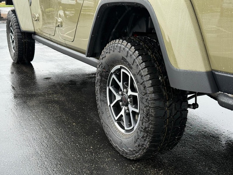 Jeep Gladiator Vehicle Full-screen Gallery Image 6