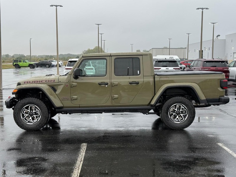 Jeep Gladiator Vehicle Full-screen Gallery Image 8