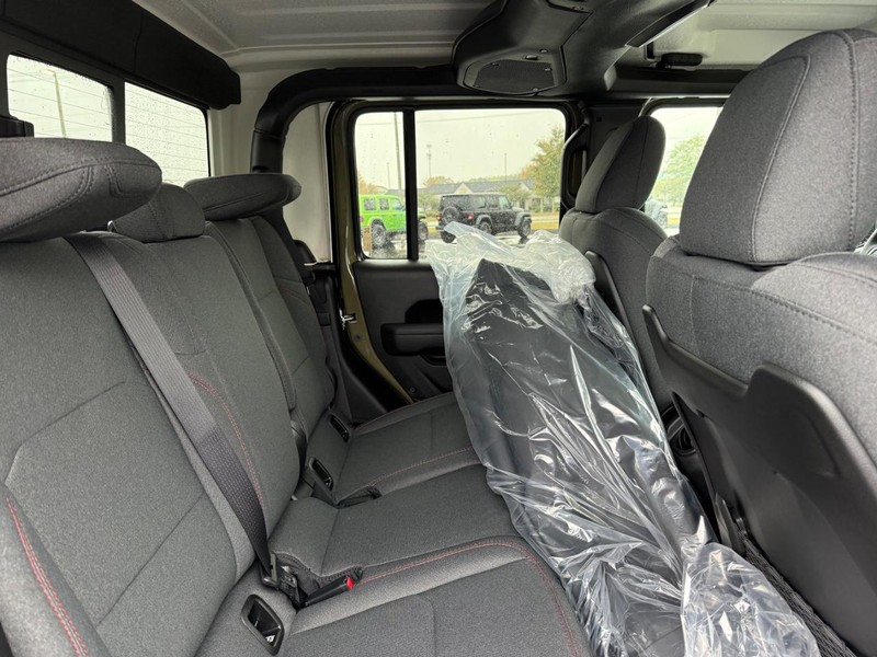 Jeep Gladiator Vehicle Full-screen Gallery Image 11