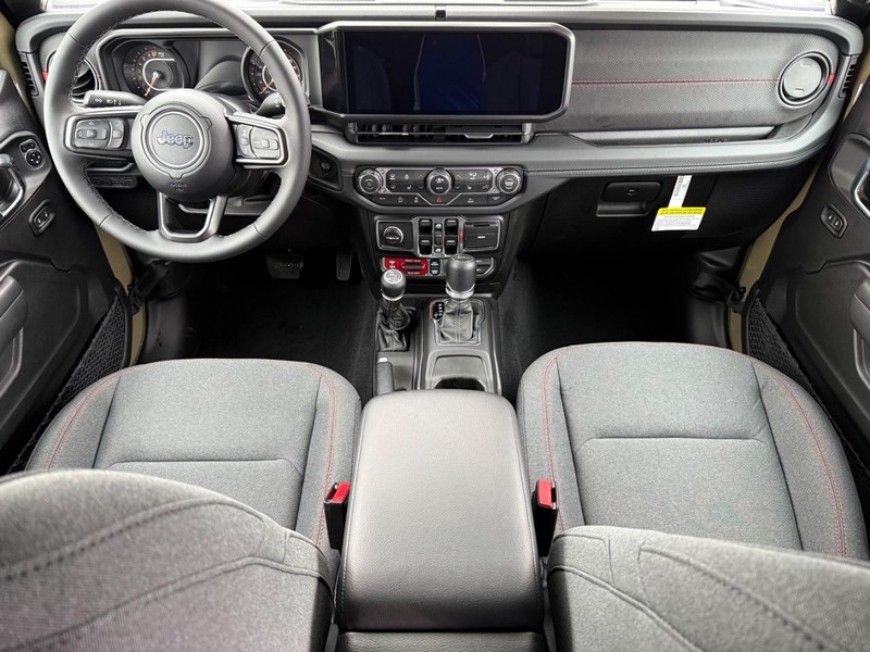 Jeep Gladiator Vehicle Full-screen Gallery Image 13