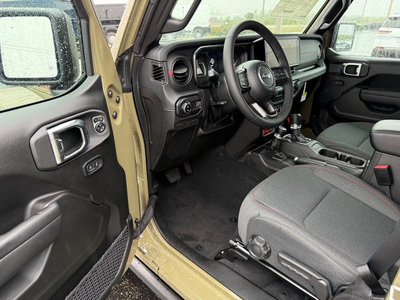 Jeep Gladiator Vehicle Full-screen Gallery Image 17
