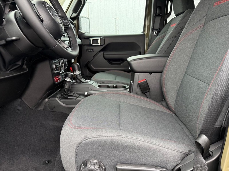 Jeep Gladiator Vehicle Full-screen Gallery Image 18