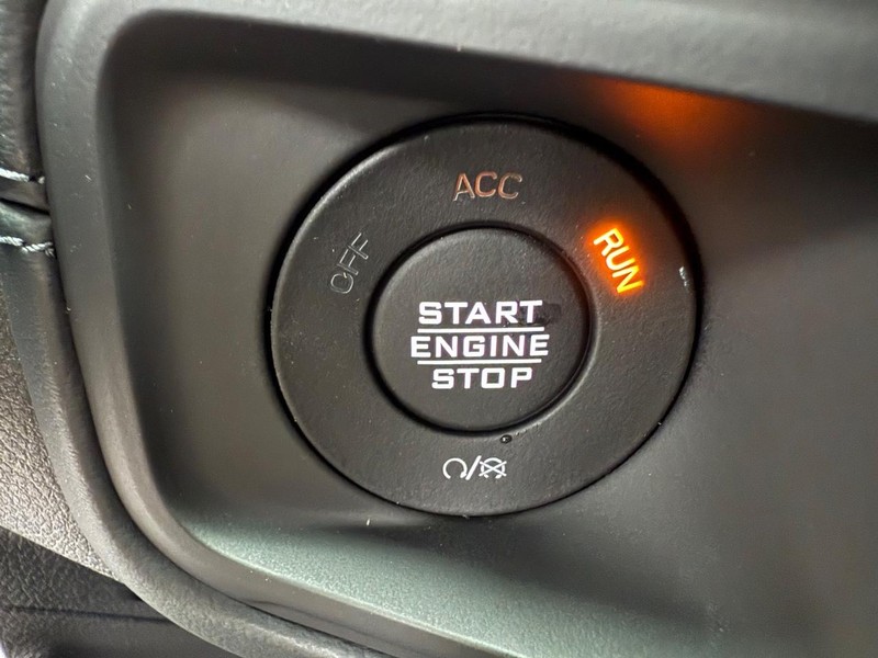 Jeep Gladiator Vehicle Full-screen Gallery Image 22