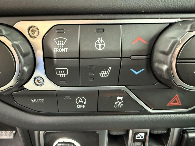 Jeep Gladiator Vehicle Full-screen Gallery Image 23