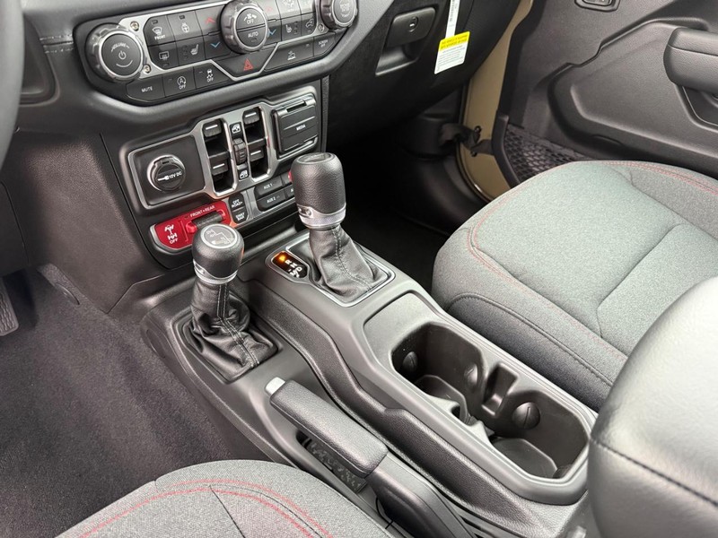 Jeep Gladiator Vehicle Full-screen Gallery Image 27