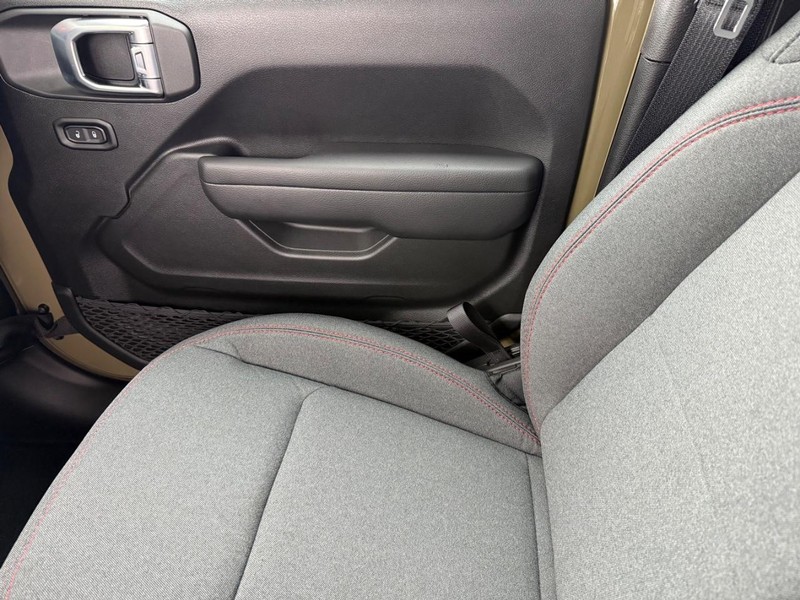 Jeep Gladiator Vehicle Full-screen Gallery Image 28