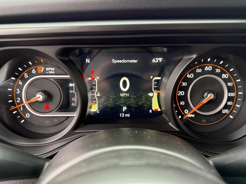 Jeep Gladiator Vehicle Full-screen Gallery Image 29