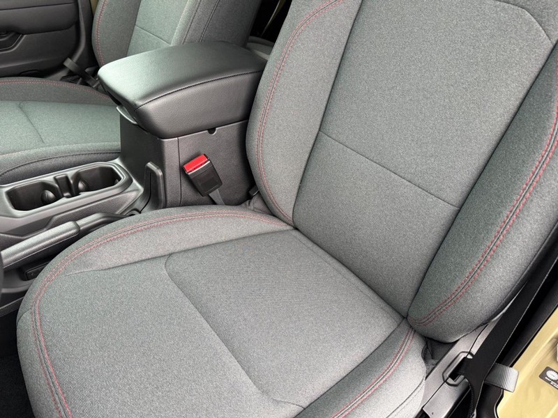 Jeep Gladiator Vehicle Full-screen Gallery Image 31