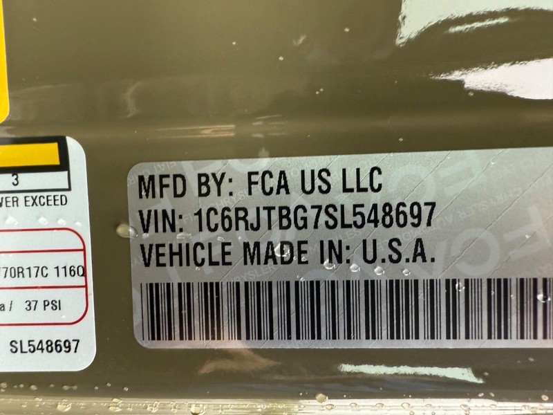 Jeep Gladiator Vehicle Full-screen Gallery Image 32