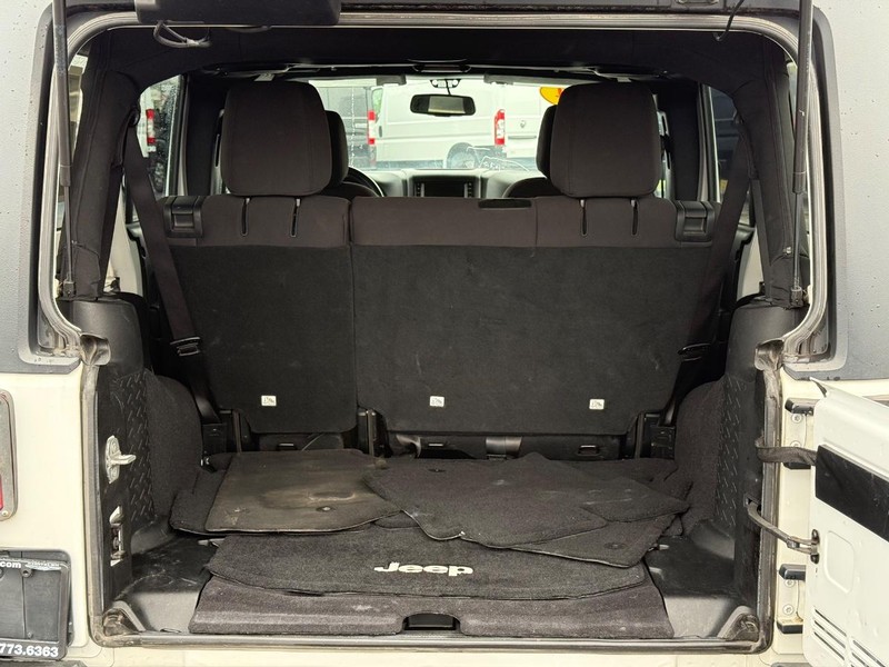 Jeep Wrangler Unlimited Vehicle Full-screen Gallery Image 7