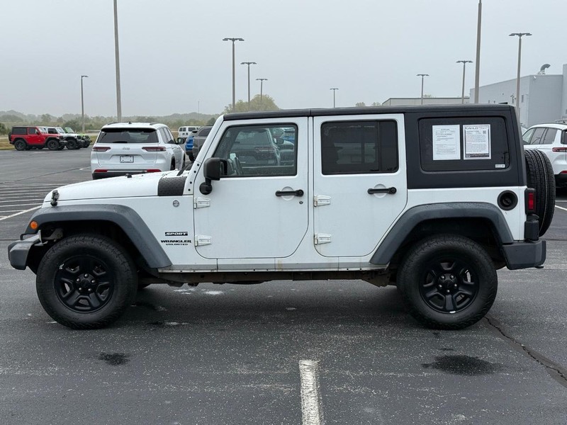 Jeep Wrangler Unlimited Vehicle Full-screen Gallery Image 8