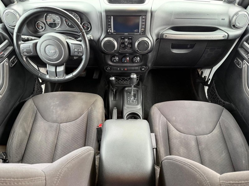 Jeep Wrangler Unlimited Vehicle Full-screen Gallery Image 13