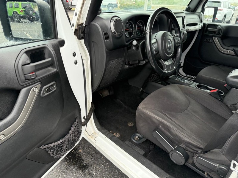 Jeep Wrangler Unlimited Vehicle Full-screen Gallery Image 17