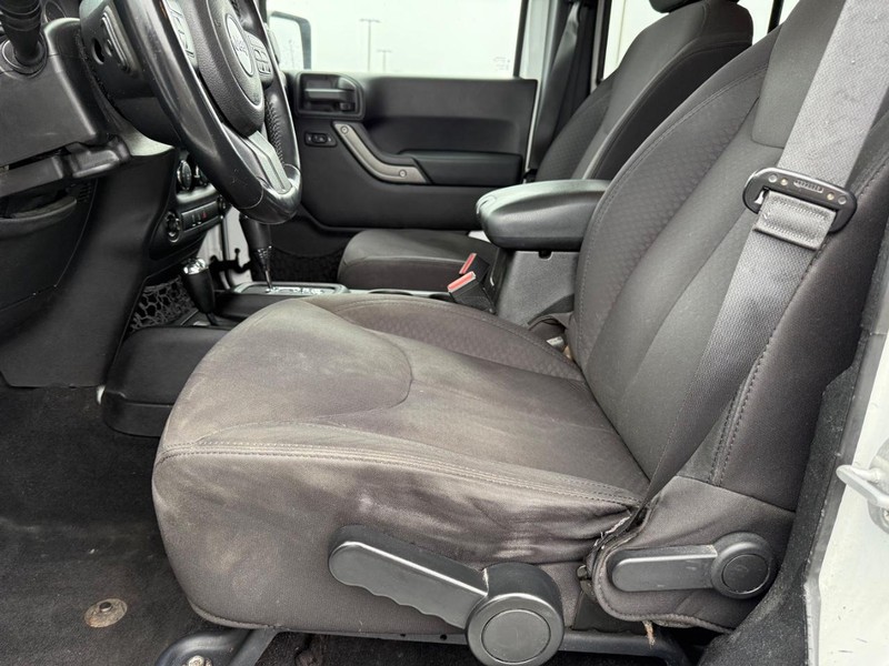 Jeep Wrangler Unlimited Vehicle Full-screen Gallery Image 18