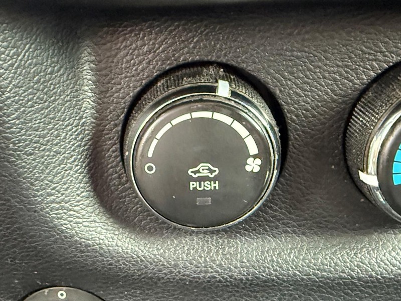 Jeep Wrangler Unlimited Vehicle Full-screen Gallery Image 23