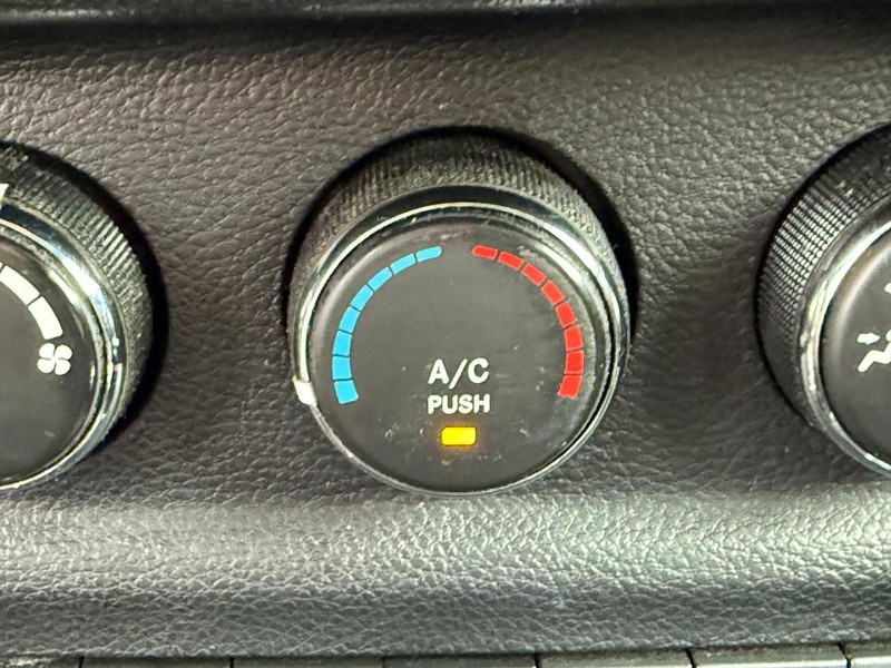 Jeep Wrangler Unlimited Vehicle Full-screen Gallery Image 24