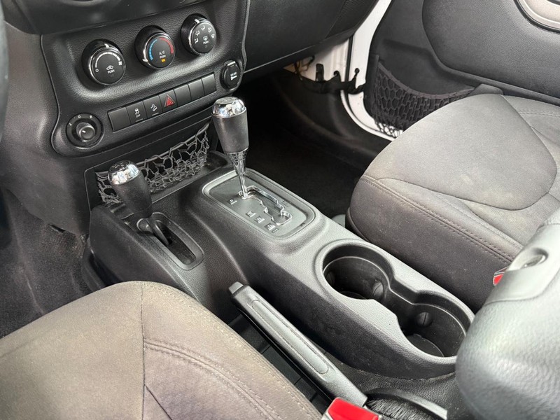 Jeep Wrangler Unlimited Vehicle Full-screen Gallery Image 27