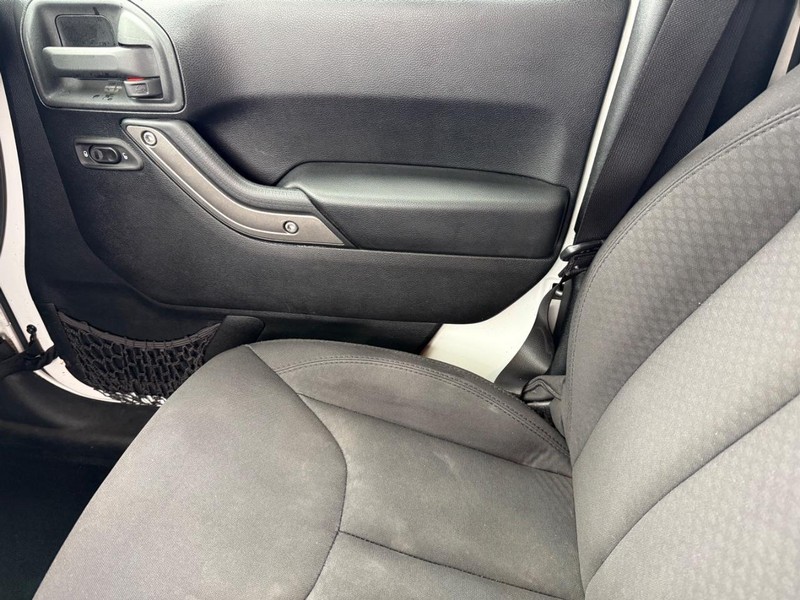 Jeep Wrangler Unlimited Vehicle Full-screen Gallery Image 28