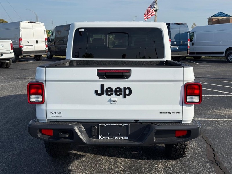 Jeep Gladiator Vehicle Full-screen Gallery Image 4