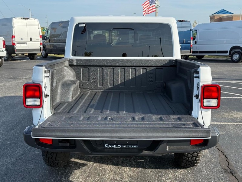 Jeep Gladiator Vehicle Full-screen Gallery Image 7