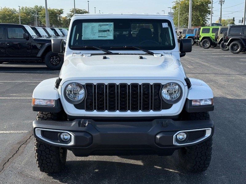Jeep Gladiator Vehicle Full-screen Gallery Image 9