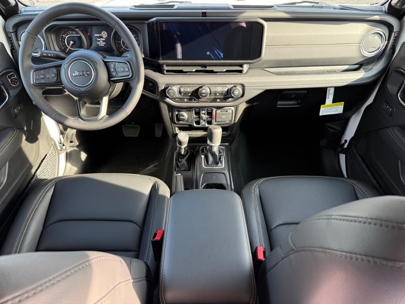 Jeep Gladiator Vehicle Full-screen Gallery Image 12