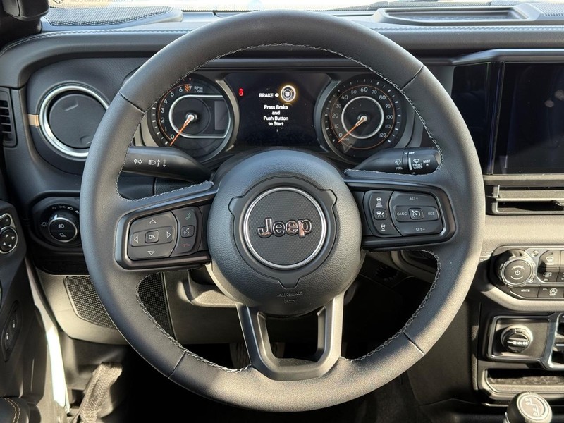 Jeep Gladiator Vehicle Full-screen Gallery Image 13