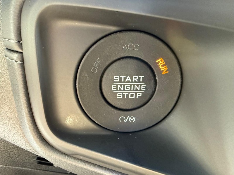 Jeep Gladiator Vehicle Full-screen Gallery Image 21