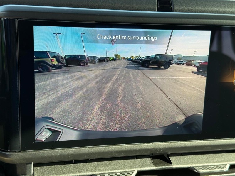 Jeep Gladiator Vehicle Full-screen Gallery Image 24