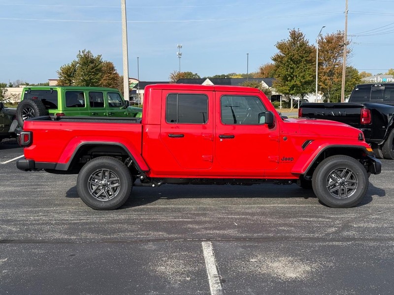 Jeep Gladiator Vehicle Full-screen Gallery Image 2