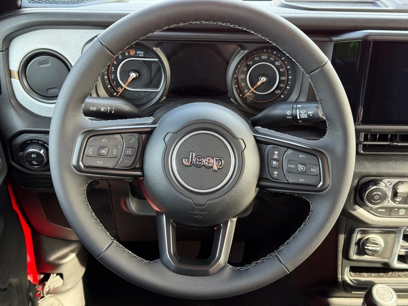 Jeep Gladiator Vehicle Full-screen Gallery Image 13