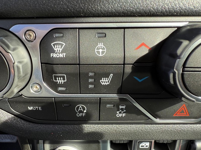 Jeep Gladiator Vehicle Full-screen Gallery Image 22