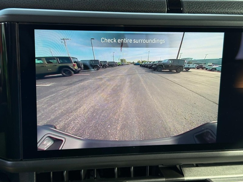 Jeep Gladiator Vehicle Full-screen Gallery Image 24