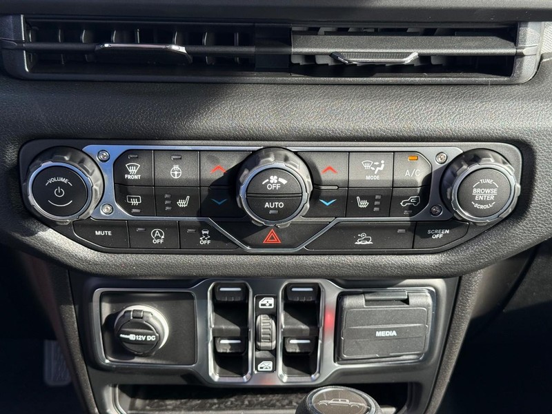 Jeep Gladiator Vehicle Full-screen Gallery Image 25