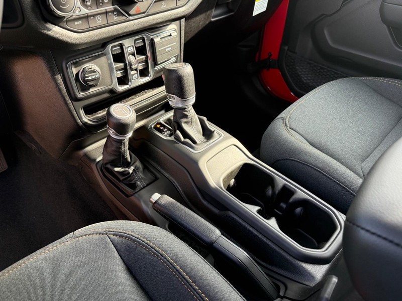 Jeep Gladiator Vehicle Full-screen Gallery Image 26