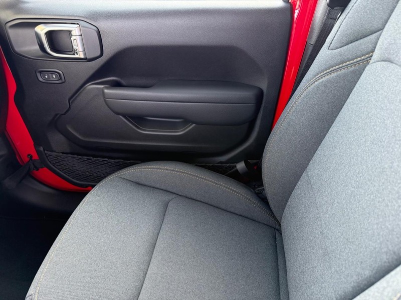 Jeep Gladiator Vehicle Full-screen Gallery Image 27