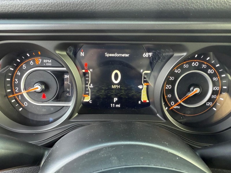 Jeep Gladiator Vehicle Full-screen Gallery Image 28