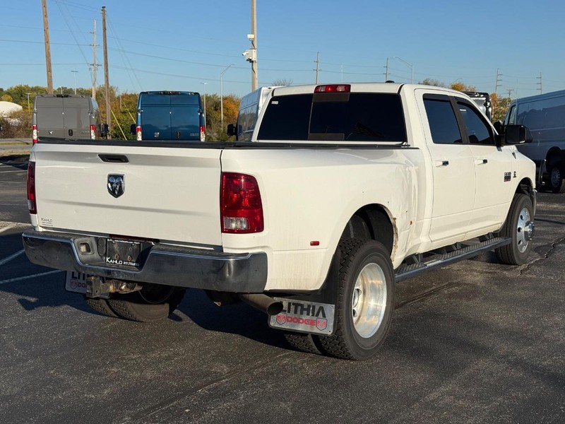 Ram 3500 Vehicle Full-screen Gallery Image 3